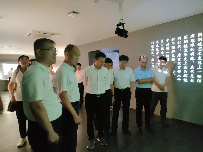 参观1.jpg 参观1.jpg